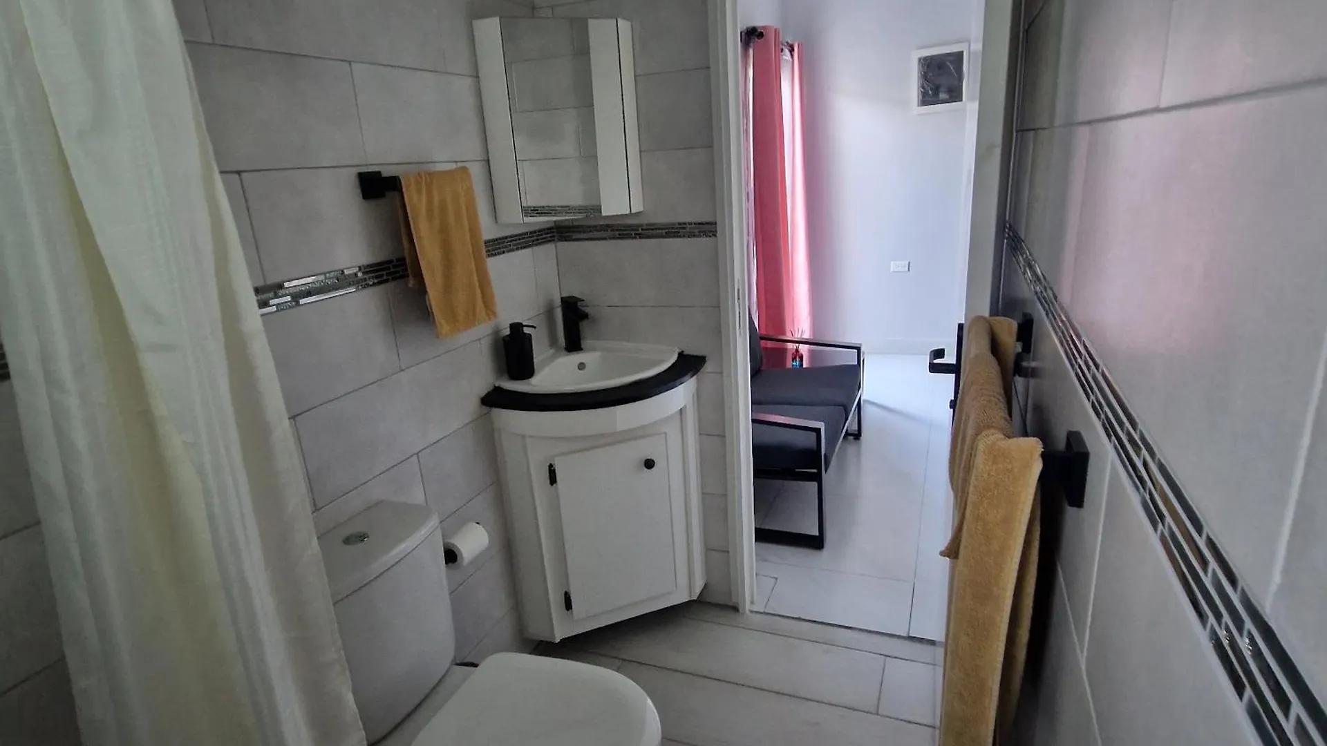 Defiance Studio St Maarten أويستر بوند منزل للإقامة